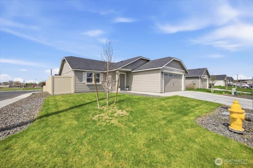 Property photo for 700 Regina Place, Grandview photo 2