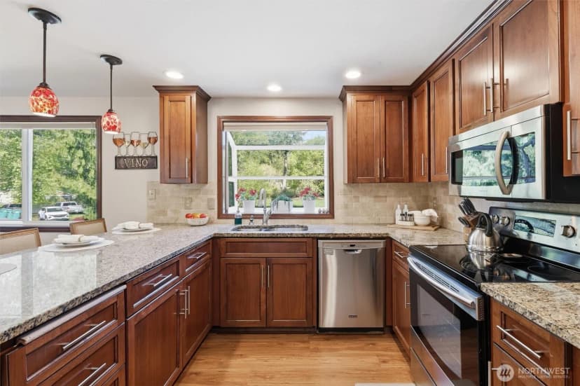 Property photo for 18125 Snohomish Avenue, Snohomish photo 14