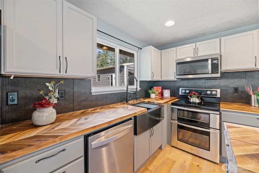 Property photo for 16020 70th Avenue E, Puyallup photo 6