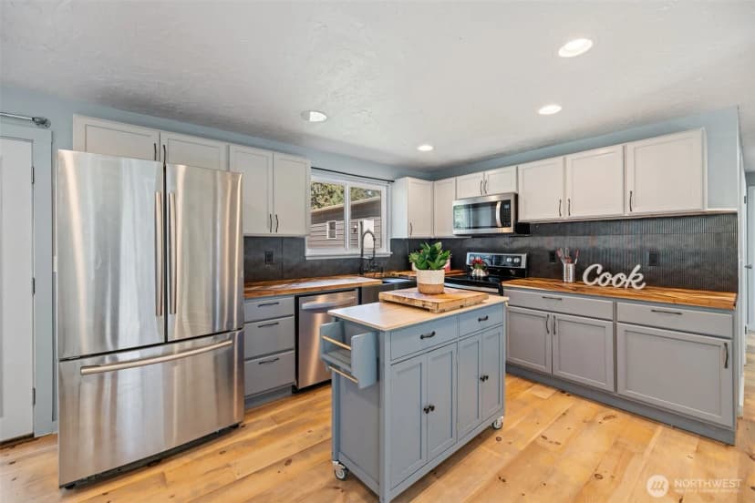 Property photo for 16020 70th Avenue E, Puyallup photo 5
