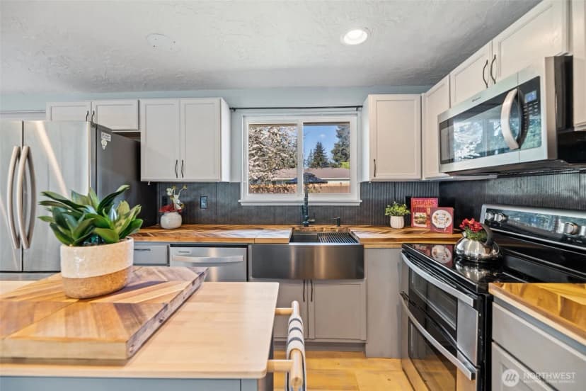 Property photo for 16020 70th Avenue E, Puyallup photo 7