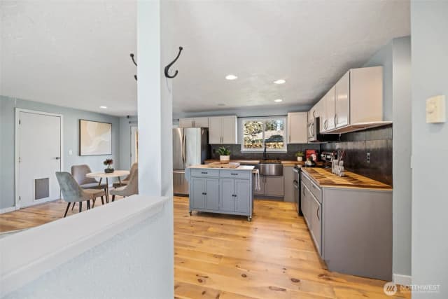Property photo for 16020 70th Avenue E, Puyallup photo 3