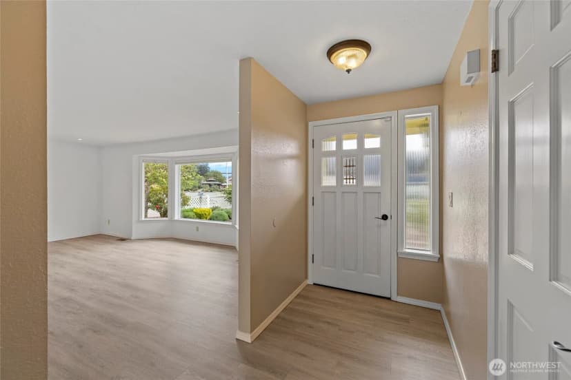 Property photo for 90 Chinook Place, La Conner photo 3