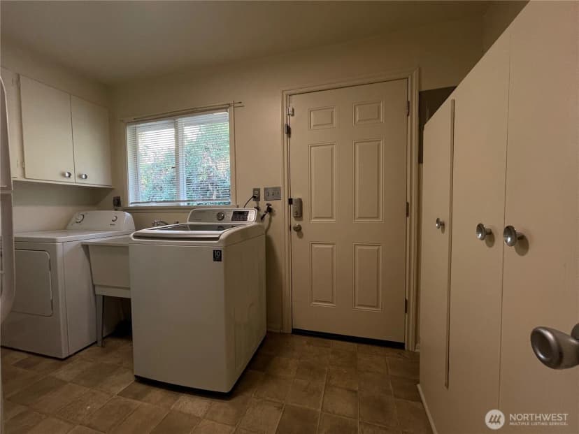 Property photo for 4030 Factoria Boulevard Se, Bellevue photo 15