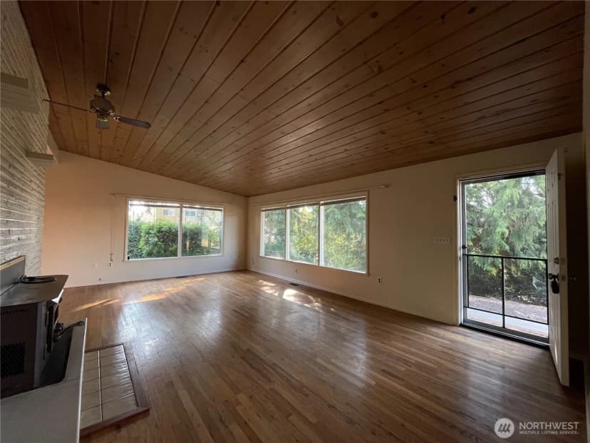 Property photo for 4030 Factoria Boulevard Se, Bellevue photo 9