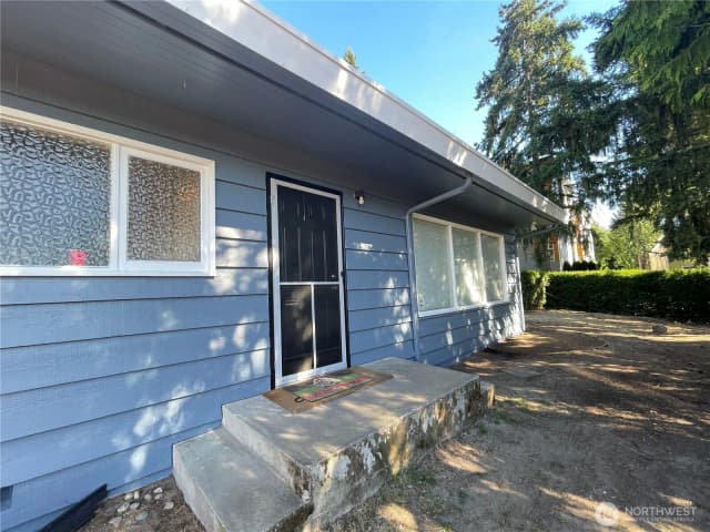 Property photo for 4030 Factoria Boulevard Se, Bellevue photo 3