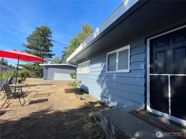 Property photo for 4030 Factoria Boulevard Se, Bellevue photo 2