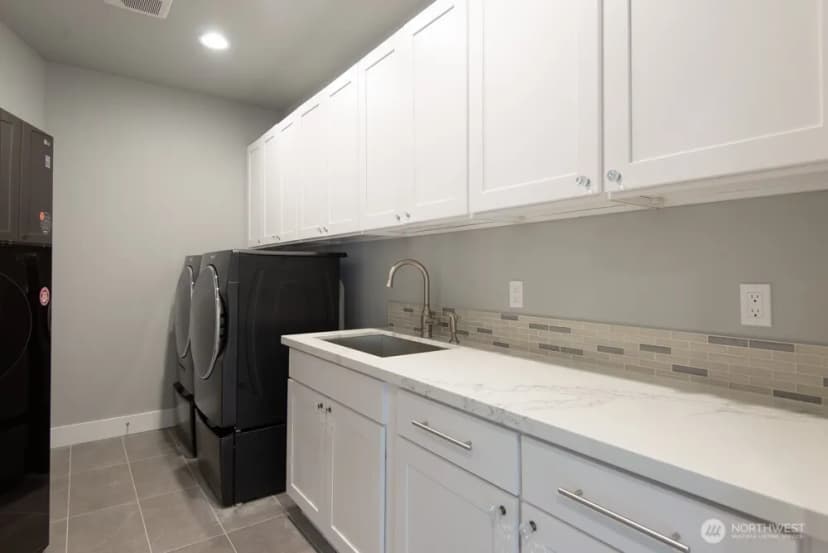 Property photo for 1808 104th Avenue Se, Bellevue photo 14