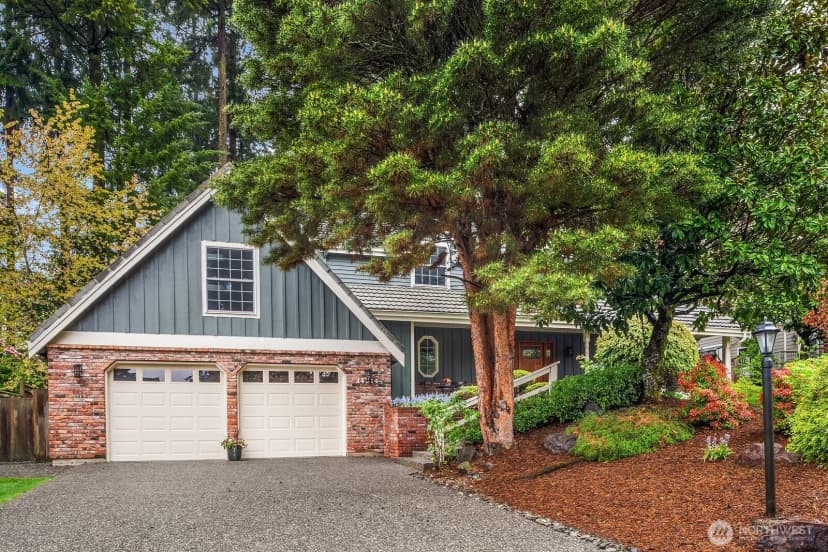 Property photo for 14314 Ne 10th Place, Bellevue photo 2