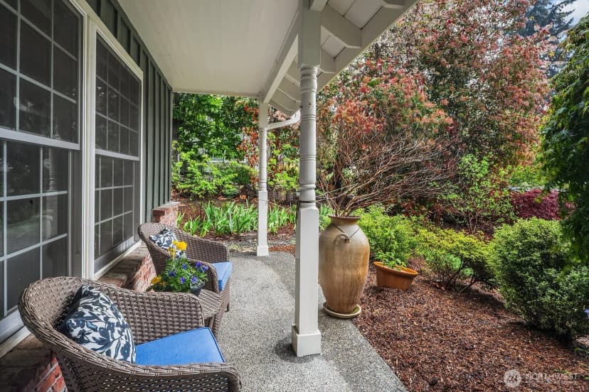 Property photo for 14314 Ne 10th Place, Bellevue photo 4