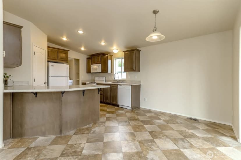 Property photo for 7104 141st Avenue E, Sumner photo 9