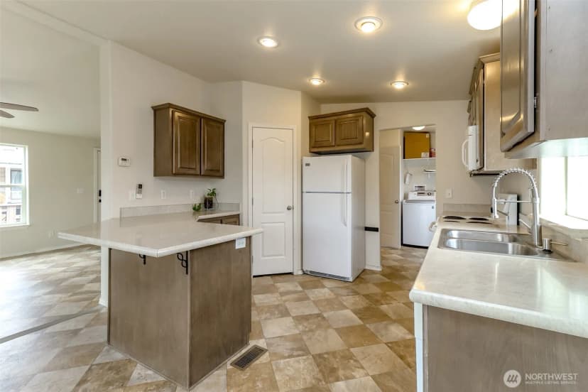 Property photo for 7104 141st Avenue E, Sumner photo 11