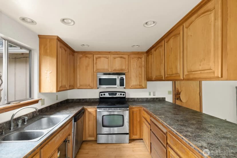Property photo for 31446 28th Place Sw, Federal Way photo 2