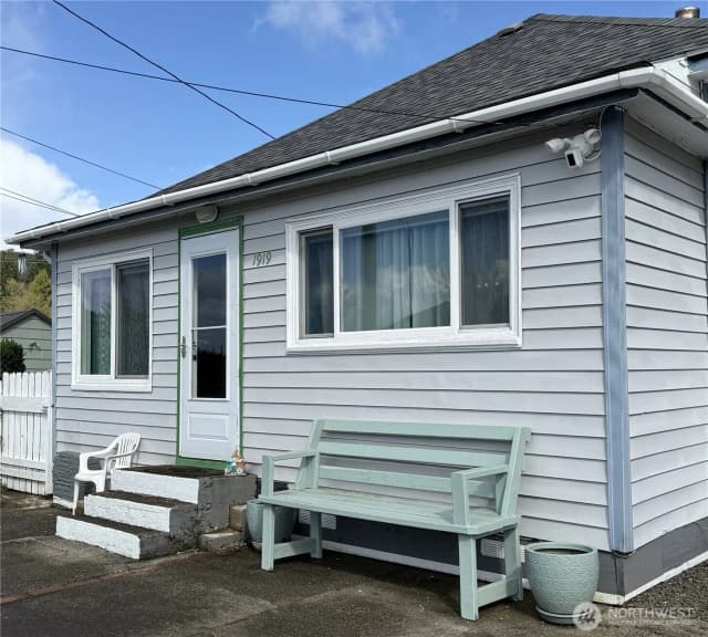 Property photo for 1919 Riddell Street, Raymond