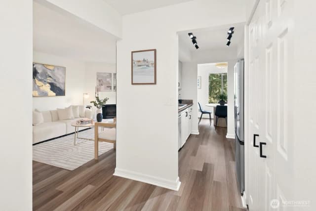 Property photo for 10508 Ne 32nd Place #g302, Bellevue photo 4