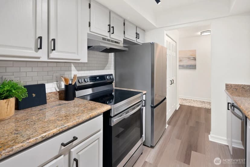 Property photo for 10508 Ne 32nd Place #g302, Bellevue photo 12