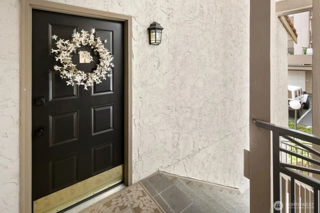 Property photo for 10508 Ne 32nd Place #g302, Bellevue photo 2