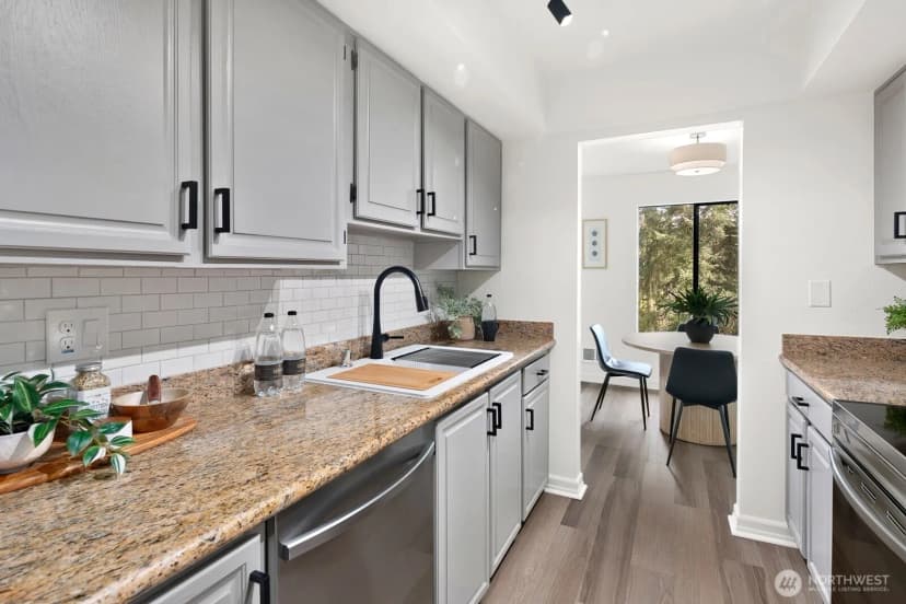 Property photo for 10508 Ne 32nd Place #g302, Bellevue photo 11
