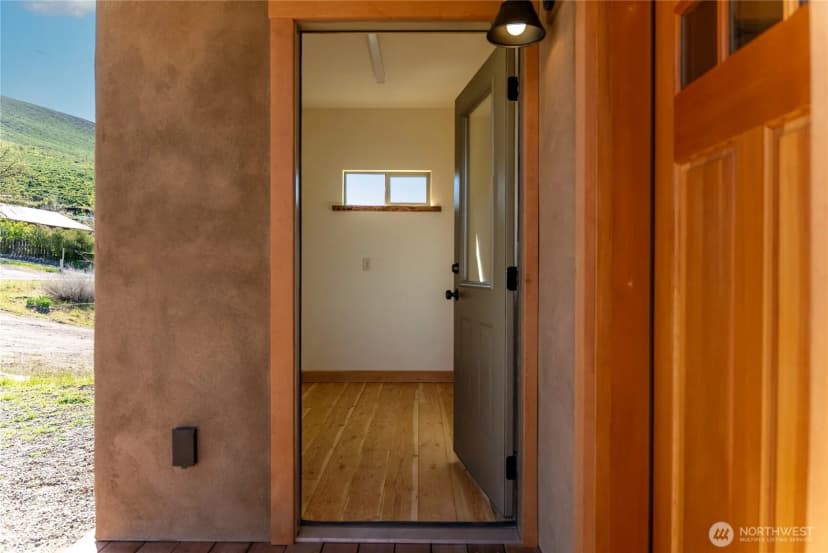 Property photo for 906 Lince Avenue, Winthrop photo 6