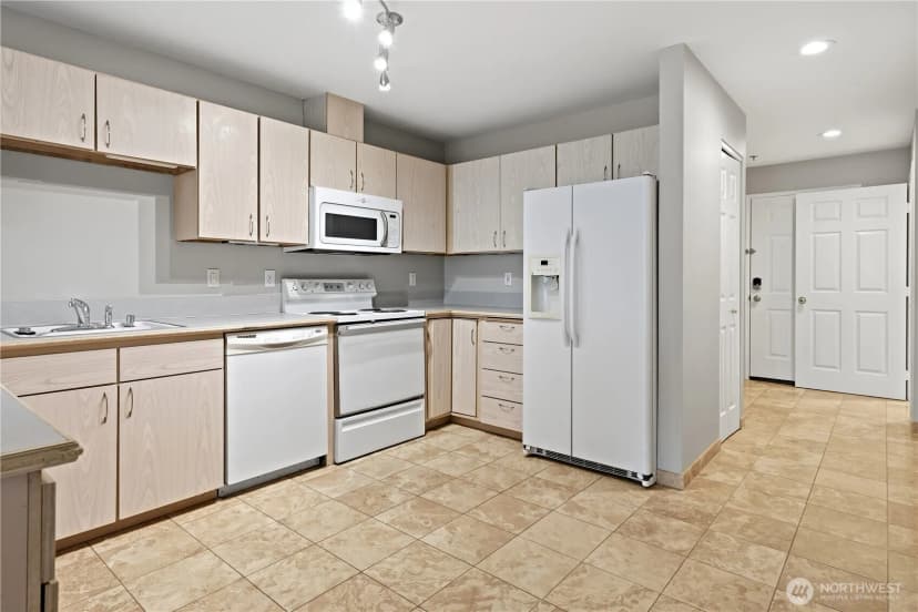 Property photo for 18210 73rd Avenue Ne #201, Kenmore photo 6