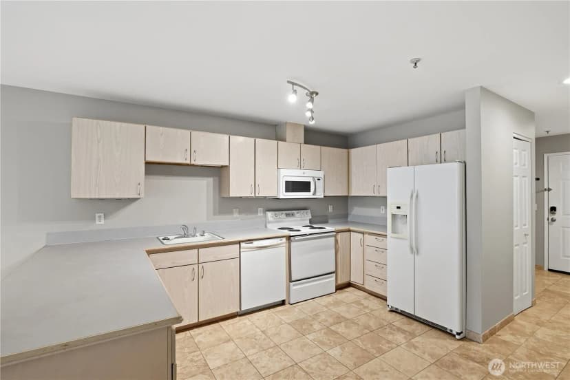 Property photo for 18210 73rd Avenue Ne #201, Kenmore photo 7
