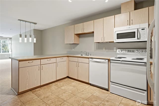 Property photo for 18210 73rd Avenue Ne #201, Kenmore photo 5