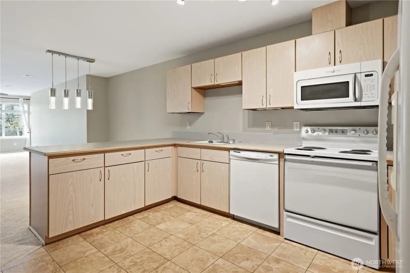 Property photo for 18210 73rd Avenue Ne #201, Kenmore photo 5