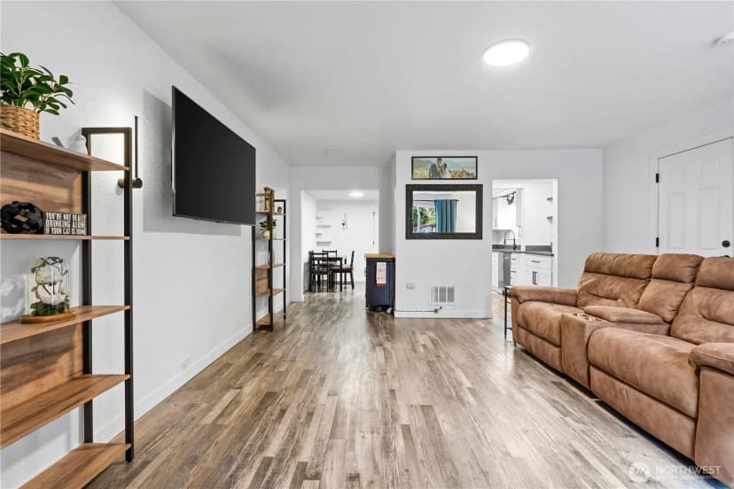 Property photo for 507 Violet Meadow Street S, Tacoma photo 4