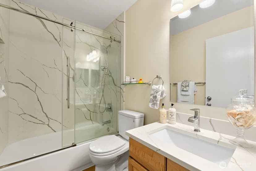 Property photo for 12345 Roosevelt Way Ne #209, Seattle photo 8