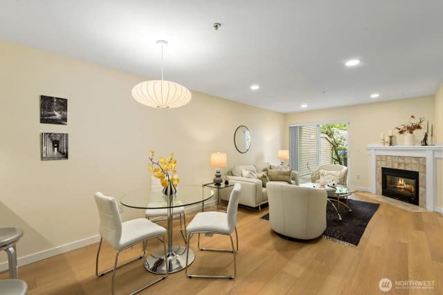 Property photo for 12345 Roosevelt Way Ne #209, Seattle photo 3
