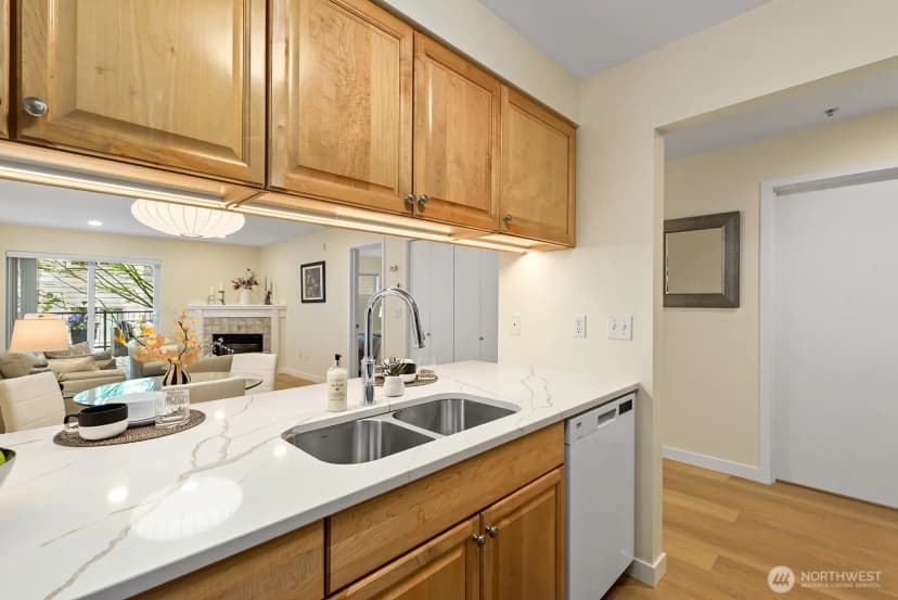 Property photo for 12345 Roosevelt Way Ne #209, Seattle photo 7