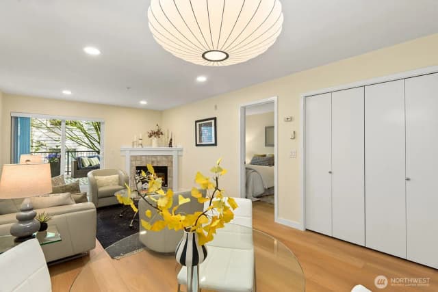 Property photo for 12345 Roosevelt Way Ne #209, Seattle photo 2