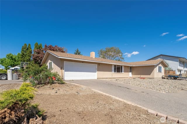 Property photo for 1121 Jean St Se, East Wenatchee