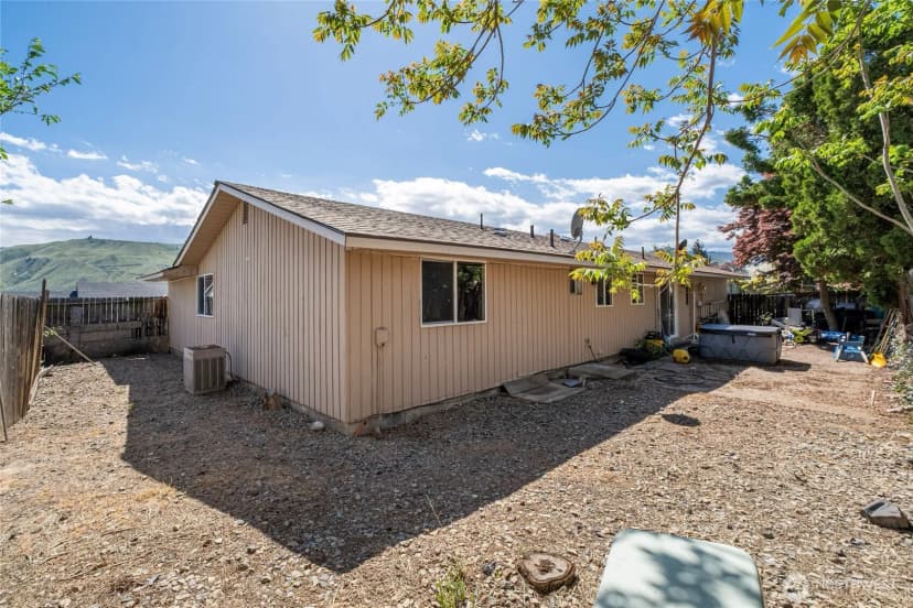 Property photo for 1121 Jean St Se, East Wenatchee photo 16