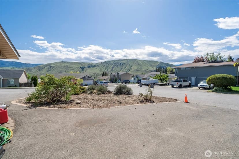 Property photo for 1121 Jean St Se, East Wenatchee photo 2