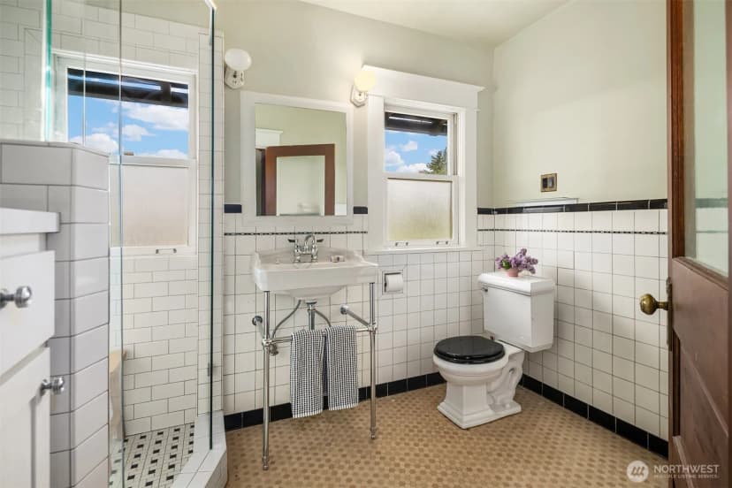 Property photo for 2519 31st Avenue S, Seattle photo 20