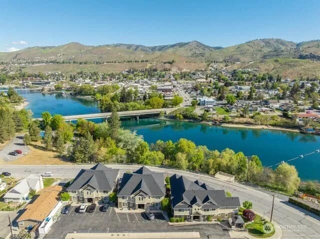 Property photo for 230 E Furnham Ave #c3, Chelan photo 2