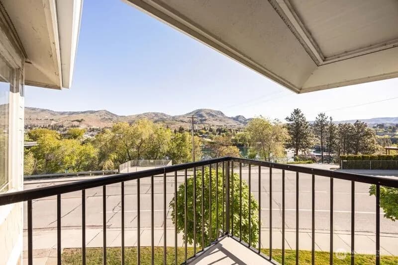 Property photo for 230 E Furnham Ave #c3, Chelan photo 24