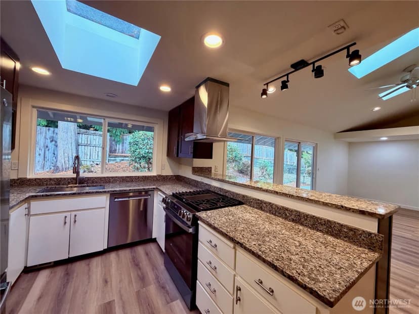 Property photo for 1135 147th Pl Ne, Bellevue photo 6