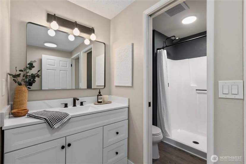 Property photo for 4511 Greenwood Avenue N #6, Seattle photo 18