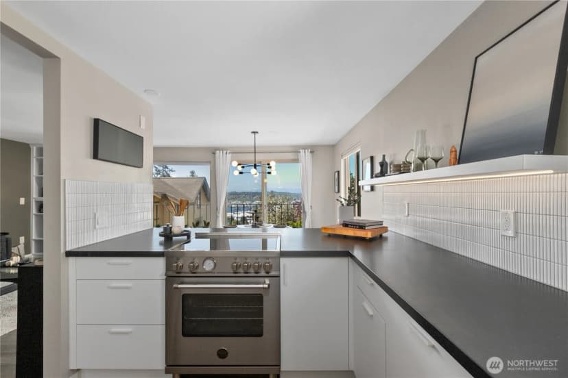 Property photo for 4511 Greenwood Avenue N #6, Seattle photo 7