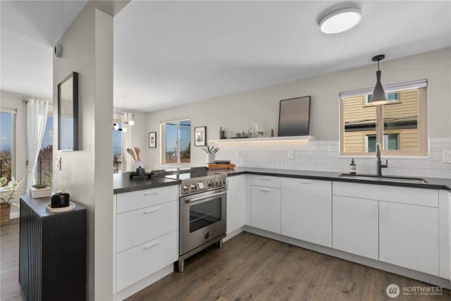 Property photo for 4511 Greenwood Avenue N #6, Seattle photo 5