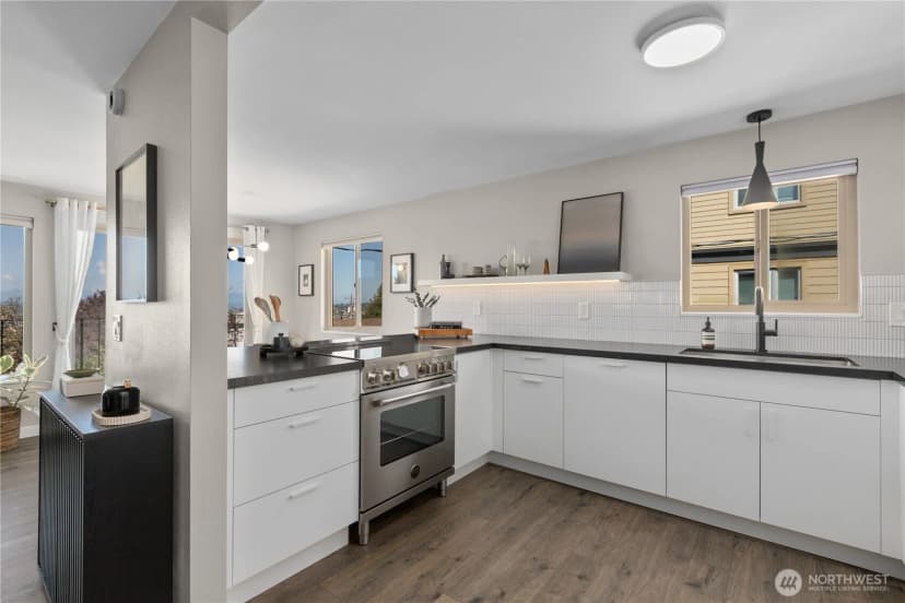Property photo for 4511 Greenwood Avenue N #6, Seattle photo 5