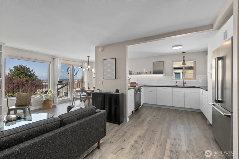 Property photo for 4511 Greenwood Avenue N #6, Seattle photo 3
