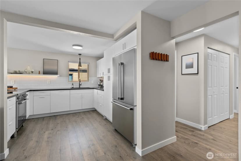 Property photo for 4511 Greenwood Avenue N #6, Seattle photo 6