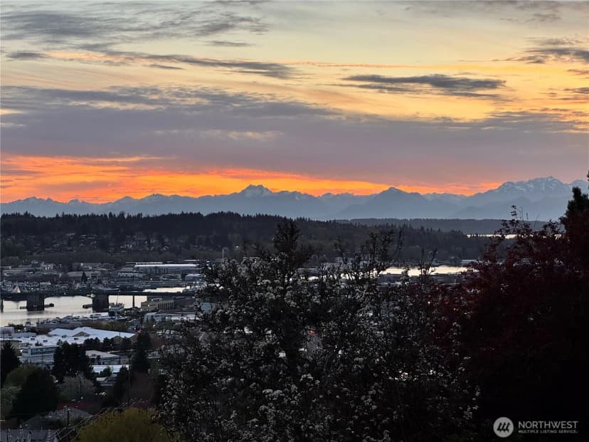 Property photo for 4511 Greenwood Avenue N #6, Seattle photo 13