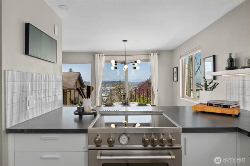 Property photo for 4511 Greenwood Avenue N #6, Seattle photo 8