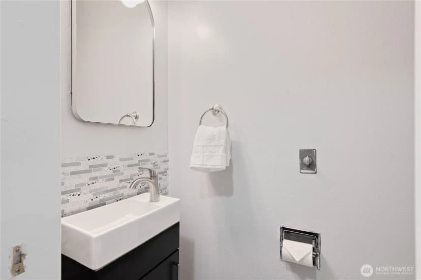 Property photo for 21615 82nd Avenue W, Edmonds photo 13