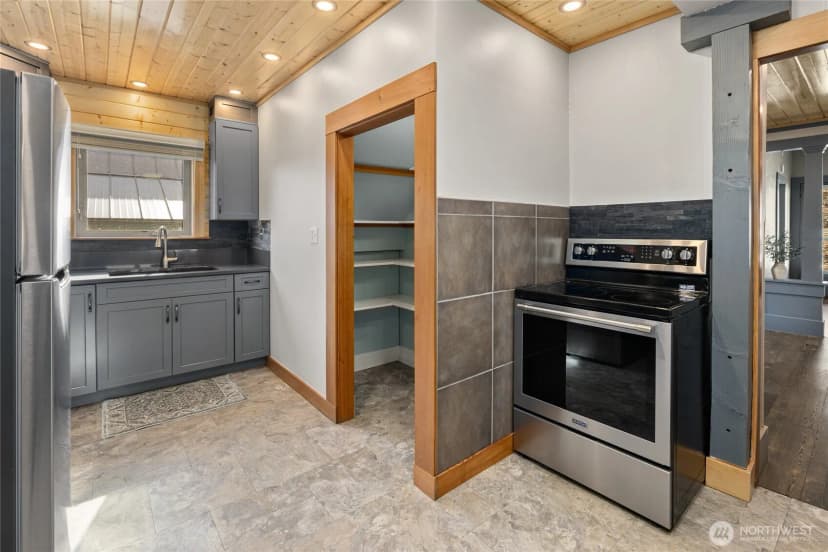 Property photo for 313 S 2nd Street, Roslyn photo 13