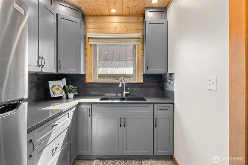 Property photo for 313 S 2nd Street, Roslyn photo 14